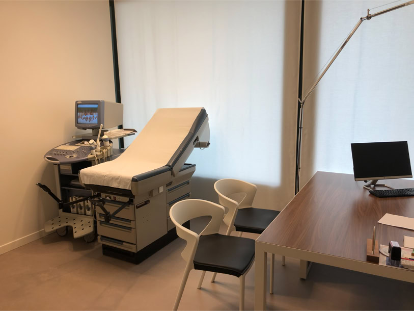 Studio Artemide Verona - Scrivania e postazione medica